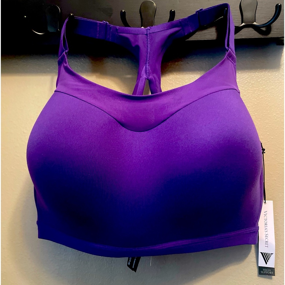 NWT Victoria’s Secret High Support Sweat on Point Incredible Sports Bra